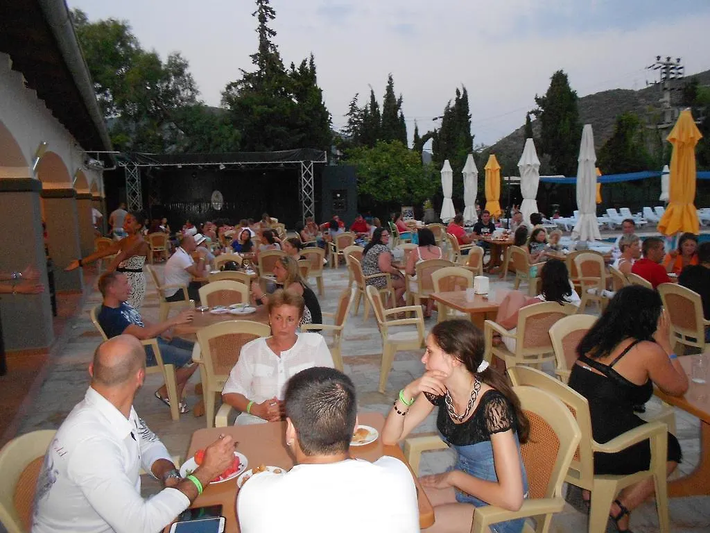 מלון קוסדסי Pigale Family Club טורקיה